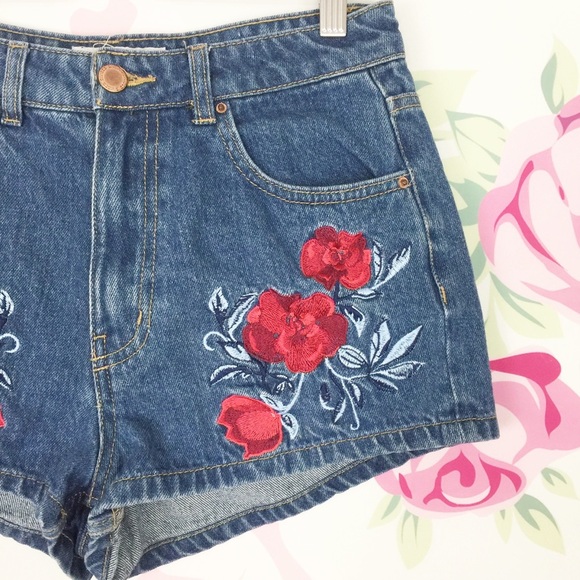 H&M Loves Coachella Embroidered Floral Denim Shorts 28 - Picture 2 of 5